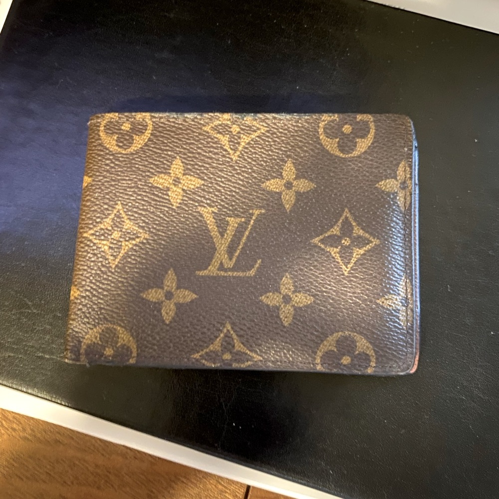 Louis Vuitton wallet in good condition
